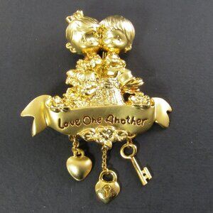 VINTAGE PMI GOLD TONE LOVE ONE ANOTHER BROOCH PIN (BR26)